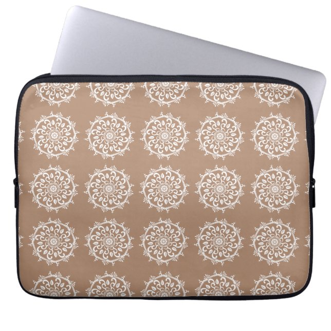 Nutmeg Mandala Laptop Sleeve (Framsidan)