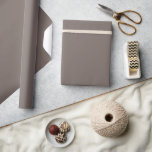 Nutshell Brown Solid Färg Presentpapper<br><div class="desc">Fast färg som är papper i ett stort antal färger för alla dina bröllop och duschgåvor. Färger för 2025 är mörk och djärv,  och det är vad ni kommer att finna i mina senaste konstruktioner med färg namn från olika designföretag.</div>