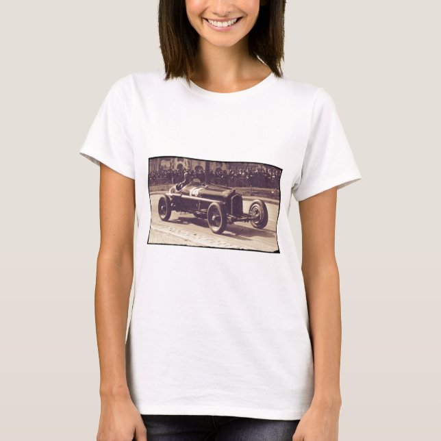 Nuvolari at the 1935 Grand Prix de Pau T-shirt (Framsida)