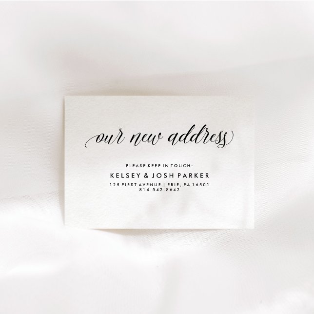 Ny adress infogning | Modern Elegant Typografi Tilläggskort (An elegant, black and white new address insert card)