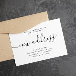 Ny adress modern vi har flyttat flytta meddelande<br><div class="desc">Enkel elegant - minimalistiskt svartvitt nytt adress telefonkort för handskriftsskript för flytta.           Enkel att anpassa med din nya hemdator adress.</div>