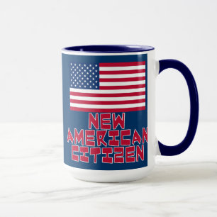 Ny amerikanmedborgare med amerikanska flaggan mugg