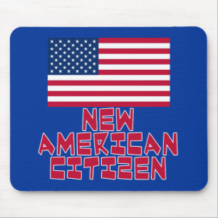 Ny amerikanmedborgare med amerikanska flaggan musmatta