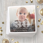 NY Birthday "this Kid" Modern Photo Overlay Pappersservett<br><div class="desc">Lägg till en personlig för snyggt i dekorationer med födelsedagsfest med roligt av pappra blöjor för "Den här programvaran". Alla formuleringar i den här mallen är enkla att anpassa. Färg, teckensnitt och stilar och övertäckningsopacitet är enkla att ändra med Zazzle Design Editor verktyg. Den minsta svarta och vita designen har...</div>