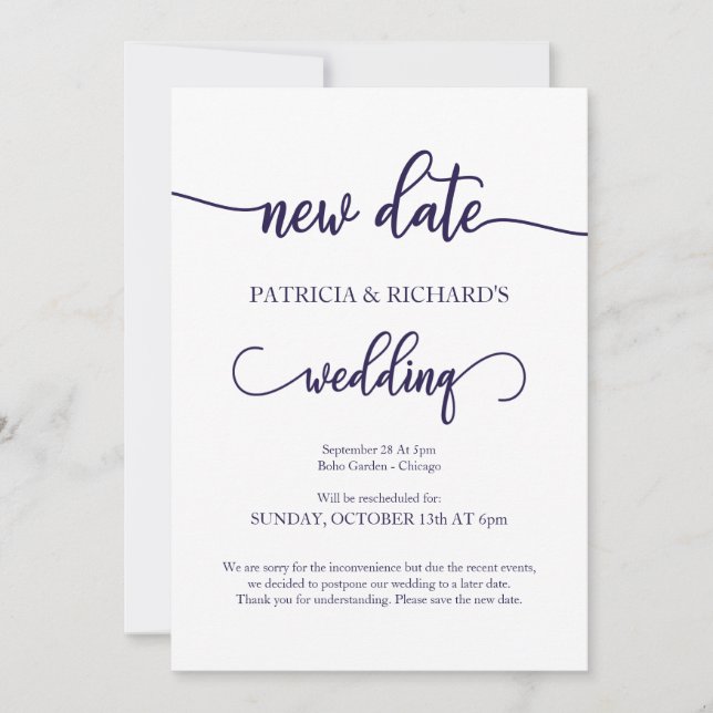 Ny datum uppskjuten bröllop Navy Blue Script Inbjudningar (Framsida)