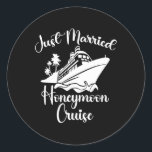 Ny gifta 2023 Bröllop-matchande honeym i Ring Runt Klistermärke<br><div class="desc">Ny gifta 2023 Bröllop Matching Tee Honeymoon Cruise Ring</div>