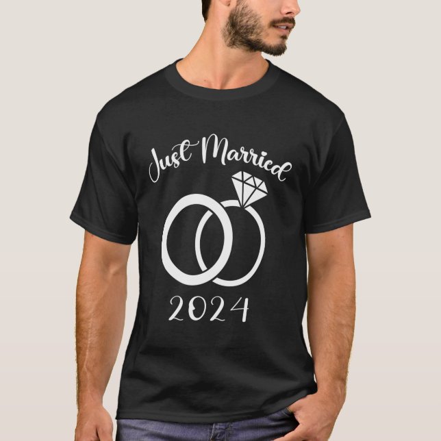 Ny gifta 2024 Bröllop Ringar Newlyweds T Shirt (Framsida)