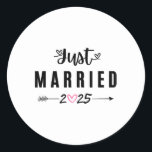 Ny gifta Est 2025 Honeymoon Bröllop Par An Runt Klistermärke<br><div class="desc">Ny gifta Est 2025 Honeymoon Bröllop Par-årsdagen</div>