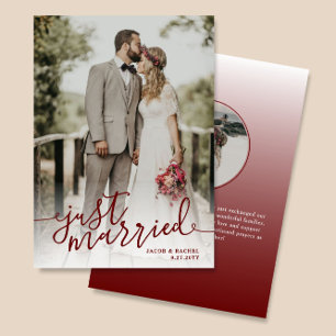 Ny gifta Mörk Red Script Overlay Photo Bröllop Meddelande
