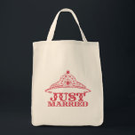 Ny gifta Princess Bride Tiara Honeymoon Tygkasse<br><div class="desc">Ny gifta Princess Bride Tiara Honeymoon Beach Bag Bröllopsfest Gifts - om du vill ändra bakgrunden klickar du på anpassa - klicka på Redigera - markera förra verktyg i listrutan och välj färg som visas eller infoga din egen RGB-hex-färg för personligt bröllp färg - om du vill ändra teckensnittsteckensnitt markerar...</div>
