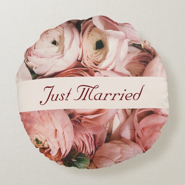 Ny gifta, Rosa ros, Kärlek ligger i Luft Rund Kudde (Baksidan)