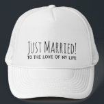 Ny gifta till Kärlek i mitt liv Romantic Keps<br><div class="desc">"Ny gifta! till kärlek i mitt liv" Romantic Quote Typography Bröllop Truckerkeps för de nya Weds :)</div>