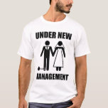 Ny gifta under ny ledning tee shirt<br><div class="desc">. .but som de ska,  tar aldrig… vår FREEDOOOOOM!  Oh väntan,  ja ska de.  Underbar gfit för den nyligen gifta brudgummen eller denatt gifta sig ungkarlen.</div>