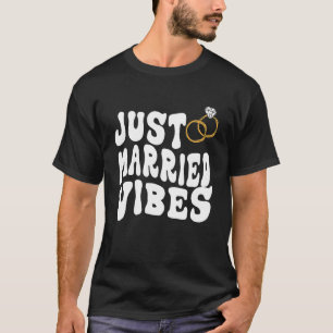 Ny gifta Vibes Retro Groovy Wavey Newly Maried T Shirt