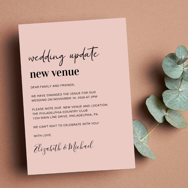 Ny lokal rosabröllopsuppdatering meddelande (A chic change of venue announcement. Our user-friendly template allows you to easily customize)