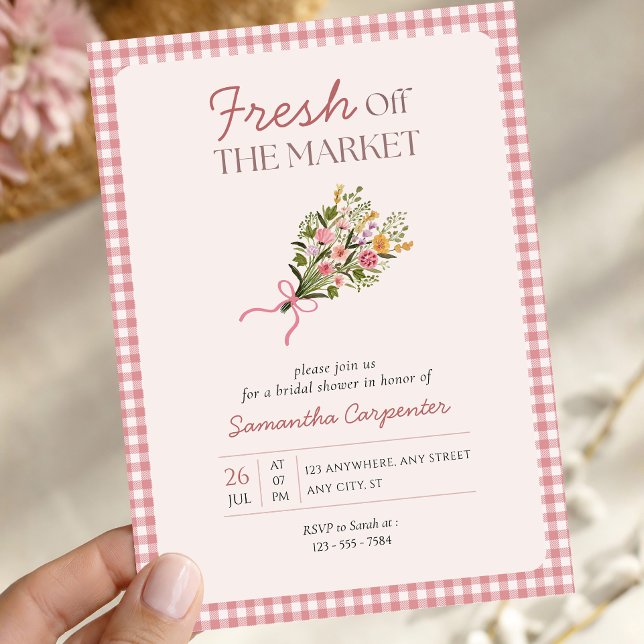Ny på marknaden rosa gingham bröllopsdusch  inbjudningar (Skapare uppladdad)
