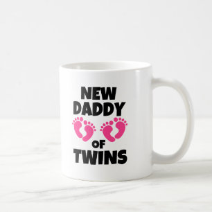 Ny pappa av roliga twillingardotterflickor kaffemugg