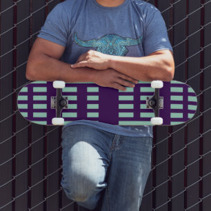 Ny Stylish Skateboard med Modernt Randigt Mönster