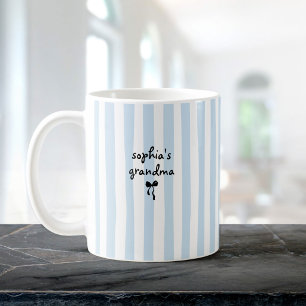 Nya barnbarnet mormors anpassat namn ljusblå rände kaffemugg