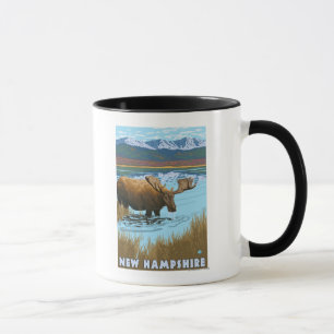 Nya HampshireMoose som dricker i sjön Mugg