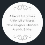 Nya herr och fru Bröllop Kisses Dikt Runt Klistermärke<br><div class="desc">Denna charmerande mr och Mrs. round-dekal har en älskad dikt personlig med bruden och brudgummen namn. Detta skulle vara ett klistermärke för perfekt för att accentuera en förmånsbox som innehåller Hershey Kisses.</div>