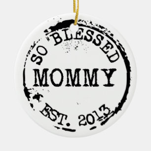Nya mammor som är etablerade med år julgransprydnad keramik