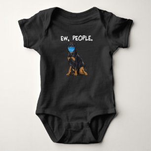 nya människor som bär ansikte-mask på hund t shirt