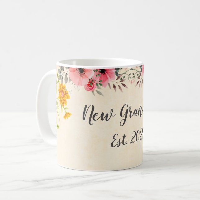 Nya mormor Est. 2021 Dekorativ Blommigt Kaffemugg (Framsida vänster)