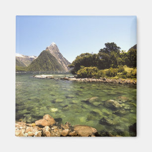 Nya Zeeland, Mitre Peak, & Bowen River går in Magnet