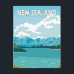 Nya Zeeland Sjö Wanaka Otago Travel Art Vintage Vykort<br><div class="desc">Nya Zeelands vektorkonst-design. Sjö Wānaka är Nya Zeelands fjärde största sjö och staden Wānaka har sitt säte i Otago-regionen.</div>
