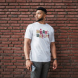 Nyans och färgstark retrografi t shirt<br><div class="desc">Märk och ljus,  färgstark retypografi i rött,  grönt och guld.</div>