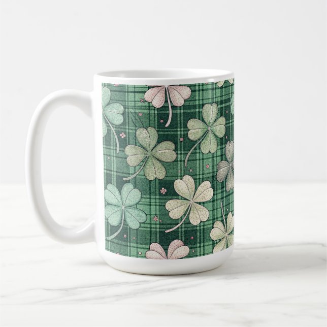 NYANSER AV GRÖNT IRLÄNDSK KELTISK SHAMROCKS KAFFEMUGG (Vänster)