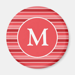 Nyanser av rött och vitt randigt monogram magnet