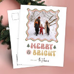Nybörjare och färgstark 80-årsjubileum helg vykort<br><div class="desc">Lägg till lite vintage nostalgi till dina julkort med den här färgstarka porträttdesignen Mry & Bright Helgdag-vykort med plats för ditt foto. Med ett färgstarkt foto ram, retro typsnitt i festive Red, grönt and rosa färg som löd "Merry & Bright" med ett utrymme för ditt meddelande om anpassningsbar på baksidan....</div>