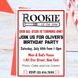 Nybörjare på årets födelsedag som gör om en pojkes inbjudningar