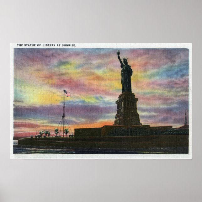 NYC, New YorkSunrise View of Frihetsgudinnan Poster (Framsidan)