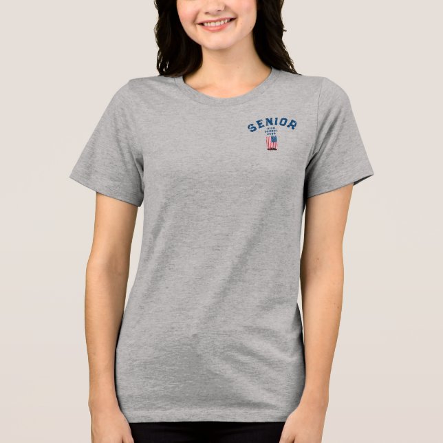 NYC Skyline American Flagga Senior Year T-Shirt (Framsida)