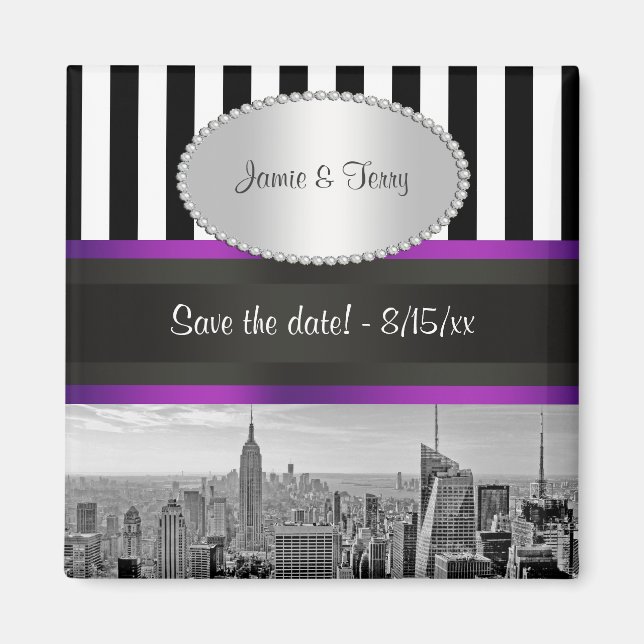 NYC Skyline BW Blk Wht Strp Purple P Spara Datum Magnet (Framsidan)