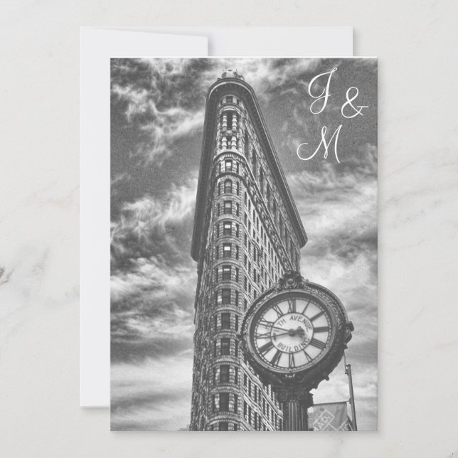 NYC Skyline Flatiron Building & Clock BW Bröllop Inbjudningar (Framsida)
