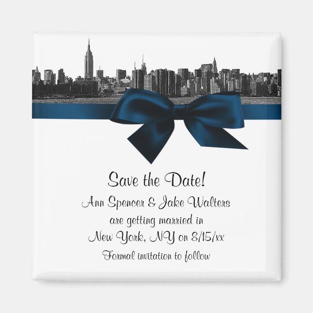 NYC Wide Skyline Etched BW Navy Blue - Spara datum Magnet (Framsidan)