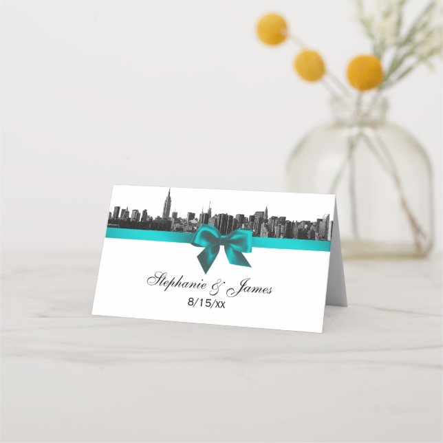 NYC Wide Skyline Etched BW TealWedding Escort Card Placeringskort (Framsida)