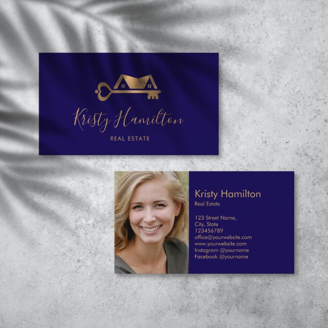 nyckel lägg till bild vid professionellen i gods visitkort (gold house and key real estate logo business card)
