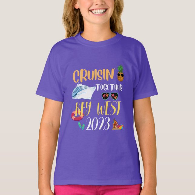nyckel väster Cruise 2023 Family Friends Group Tra T Shirt (Framsida)