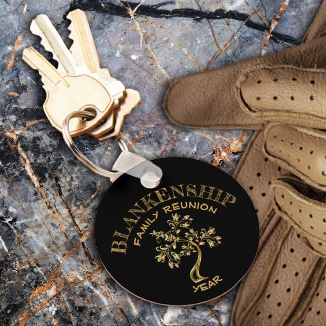 Nyckelkedja för återförening av familjen Anpassnin Nyckelring (A custom family reunion keepsake keyring to remember the happy gathering.)