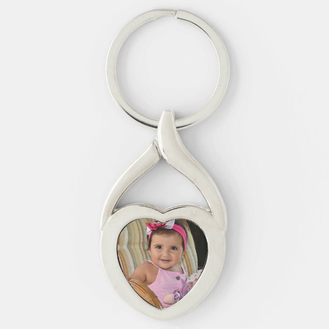 Nyckelkedjan Metall Twisted Heart Silverfärgad Nyckelring (Framsidan)