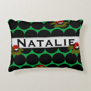 Nyckelpiga på Lilly Pad accent Pillow Prydnadskudde