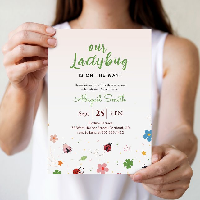 Nyckelpiga Vildblomma Flickbabyfirande Inbjudningar (Skapare uppladdad)