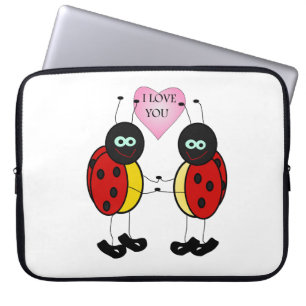 Nyckelpigor håller varandra i händerna i kärlek laptop sleeve