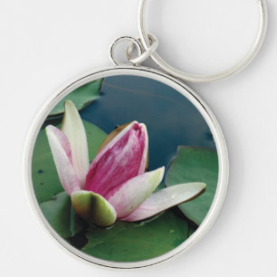 Nyckelring med rund bild på rosa lotusblomma