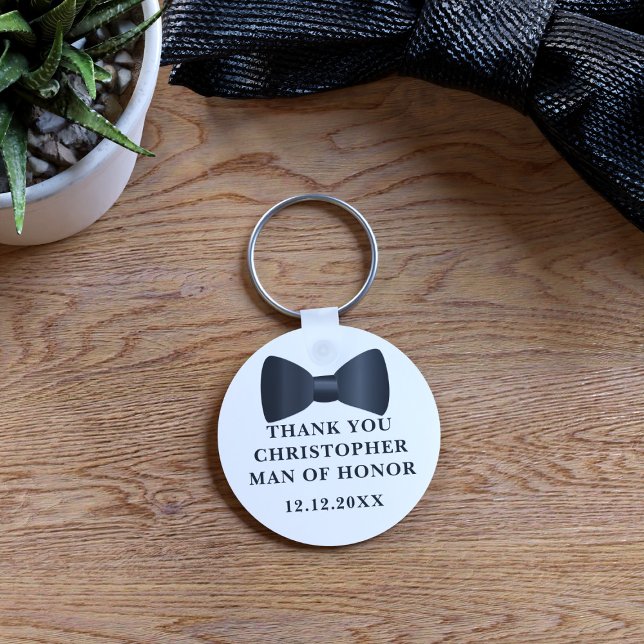 Nyckelring med svart fluga för Man of Honor till b (Thank any member of your bridal party with this bow tie keychain. Just add their name & your wedding)